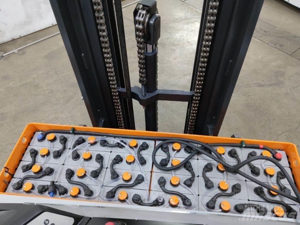 Still FM-X10 Reach truck - depo içi istif araçları