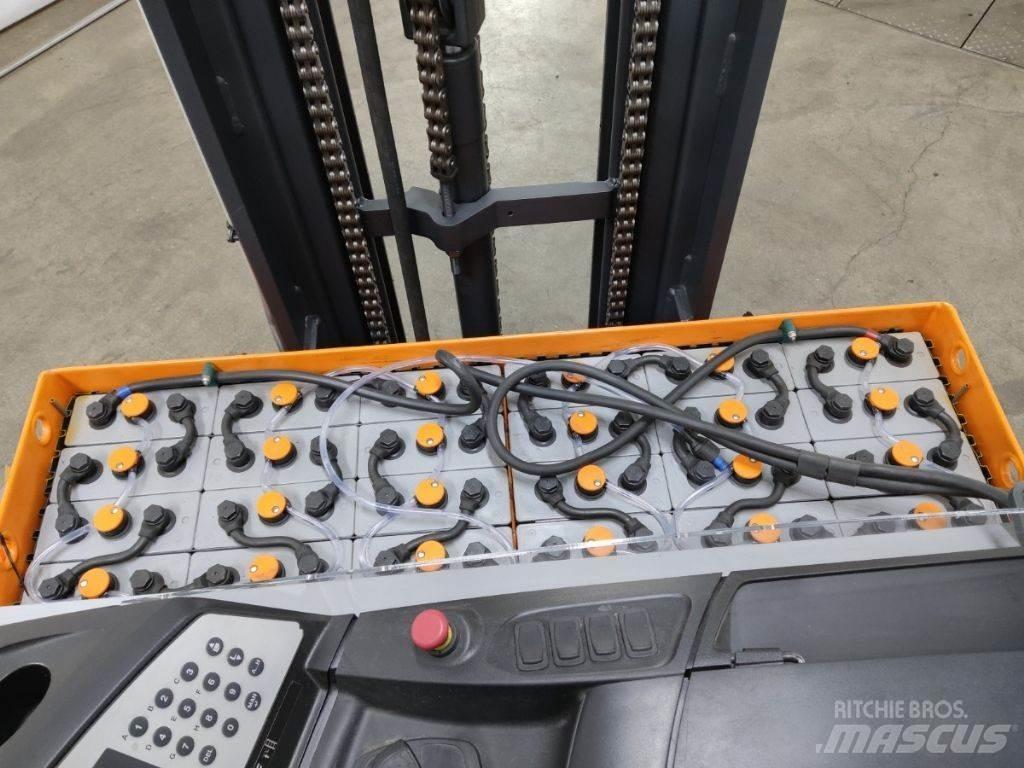 Still FM-X10 Reach truck - depo içi istif araçları