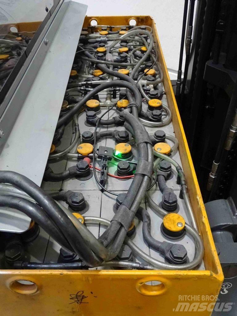Still FM-X10 Reach truck - depo içi istif araçları