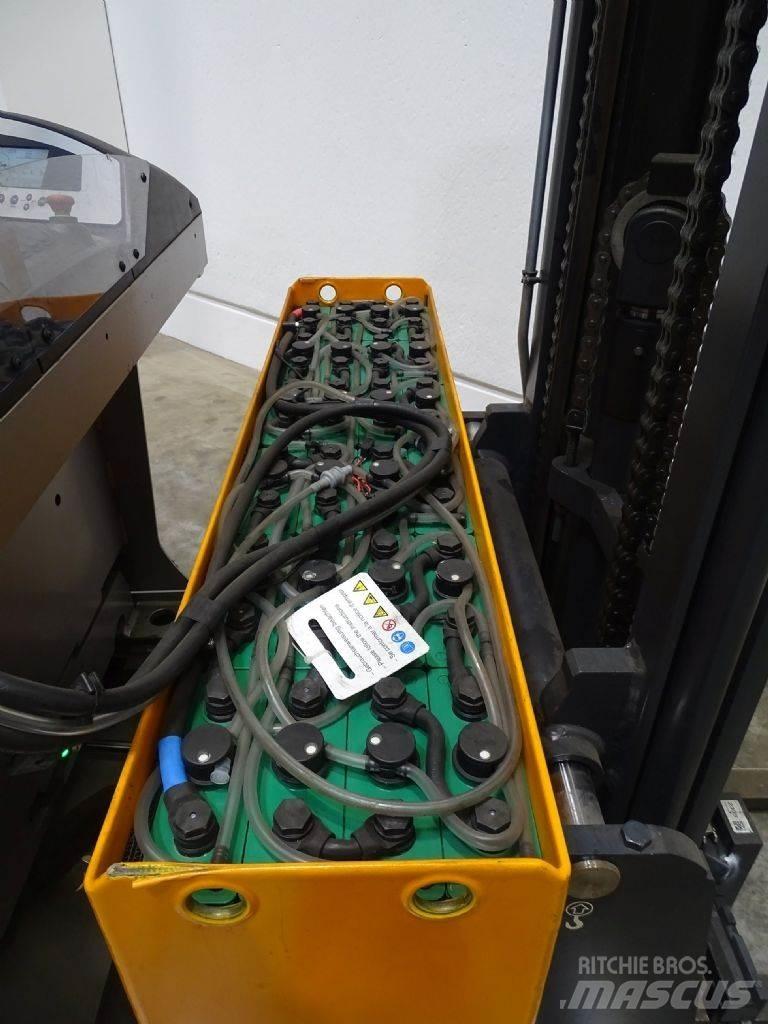 Still FM-X10 Reach truck - depo içi istif araçları