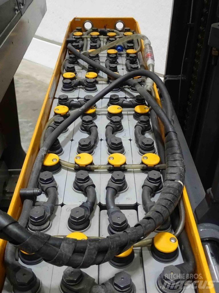 Still FM-X10 Reach truck - depo içi istif araçları
