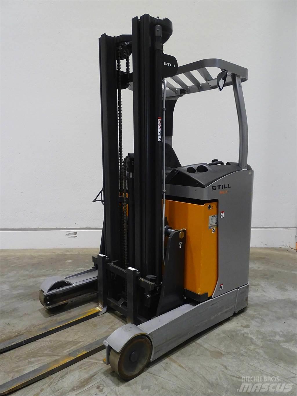 Still FM-X10 Reach truck - depo içi istif araçları
