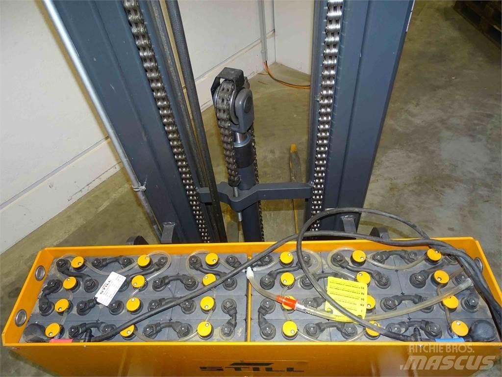 Still FM-X10 Reach truck - depo içi istif araçları
