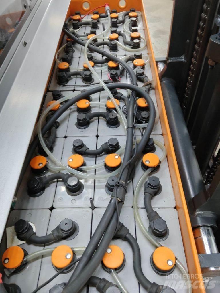 Still FM-X12 Reach truck - depo içi istif araçları