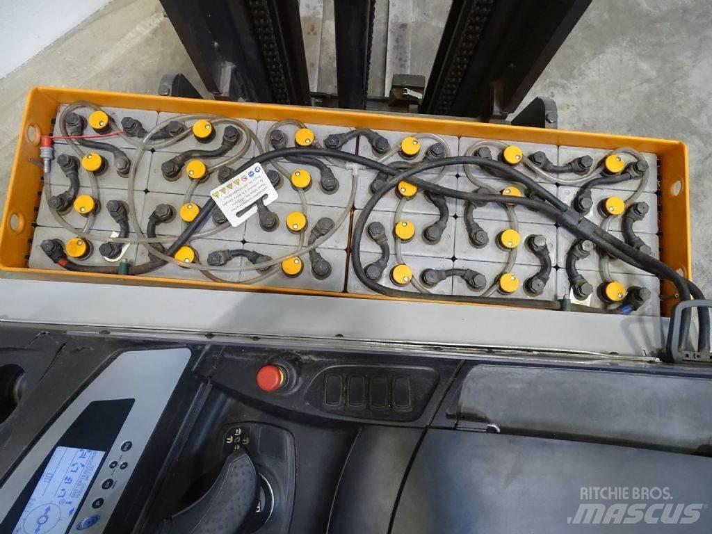 Still FM-X12 Reach truck - depo içi istif araçları