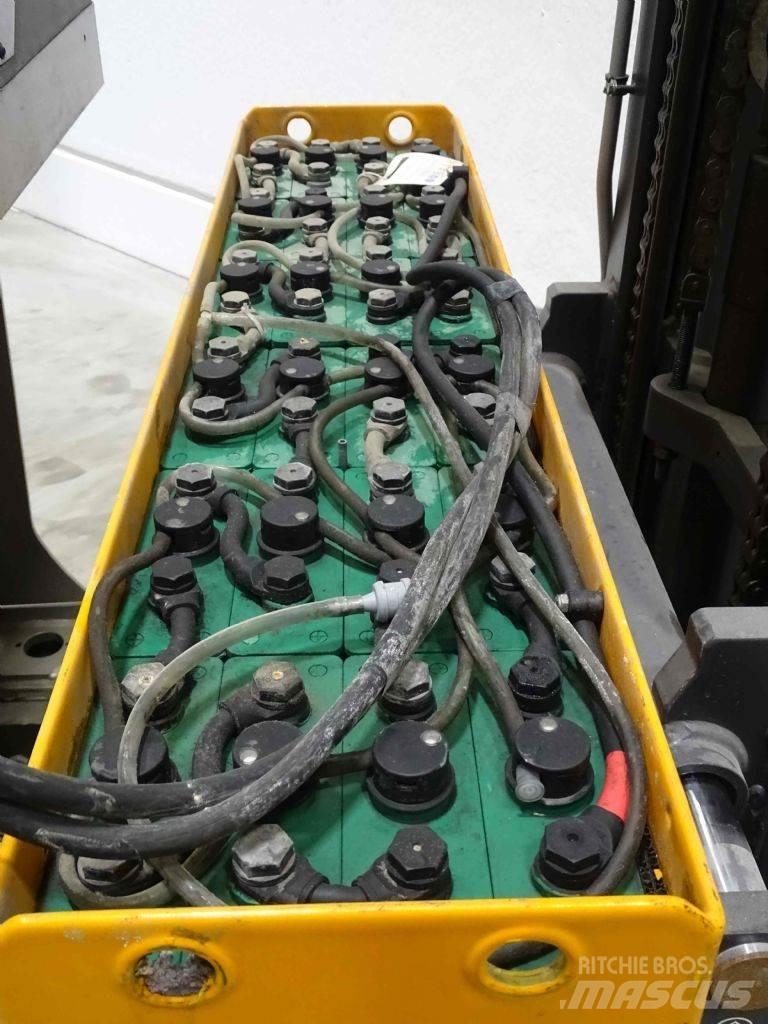Still FM-X12 Reach truck - depo içi istif araçları