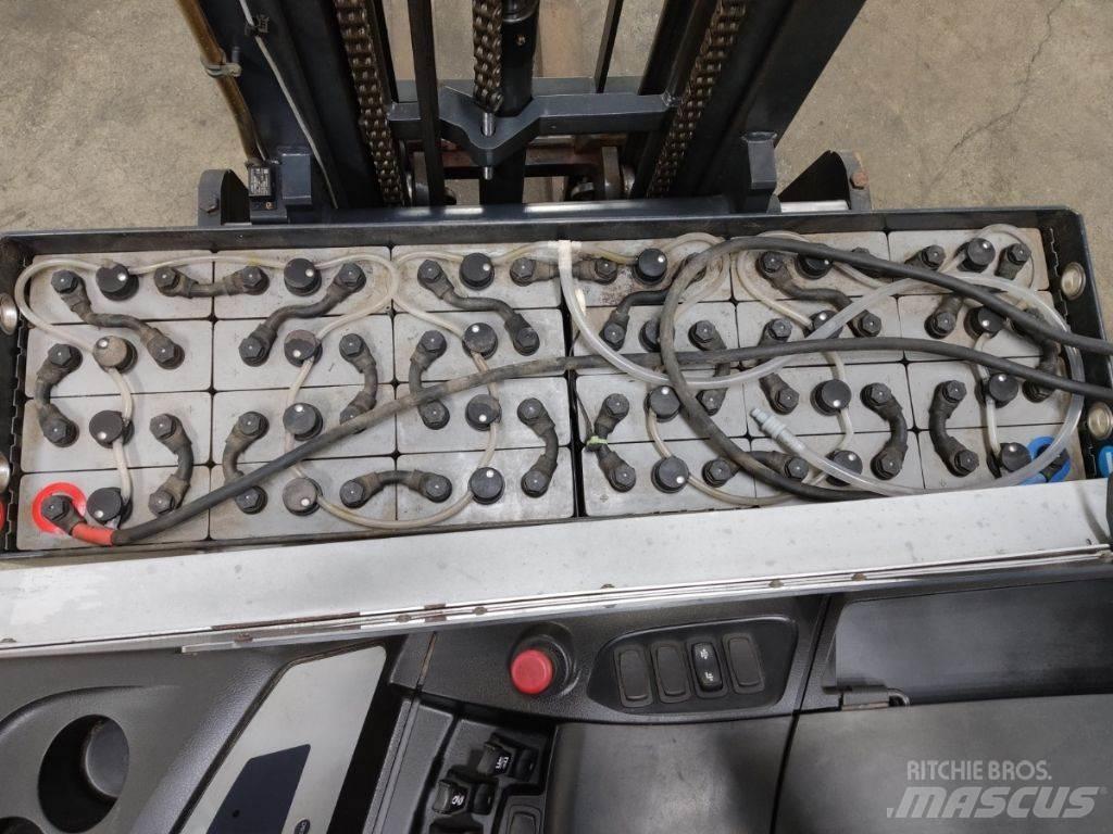Still FM-X12 Reach truck - depo içi istif araçları
