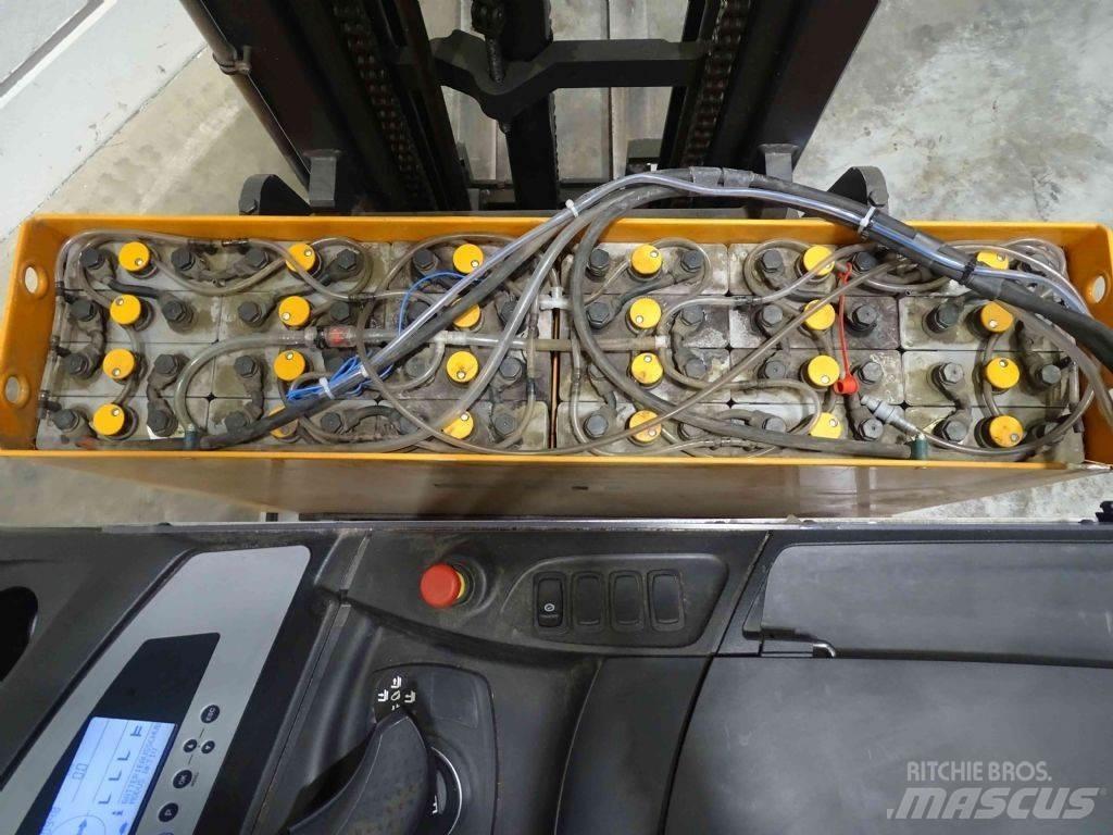 Still FM-X12 Reach truck - depo içi istif araçları