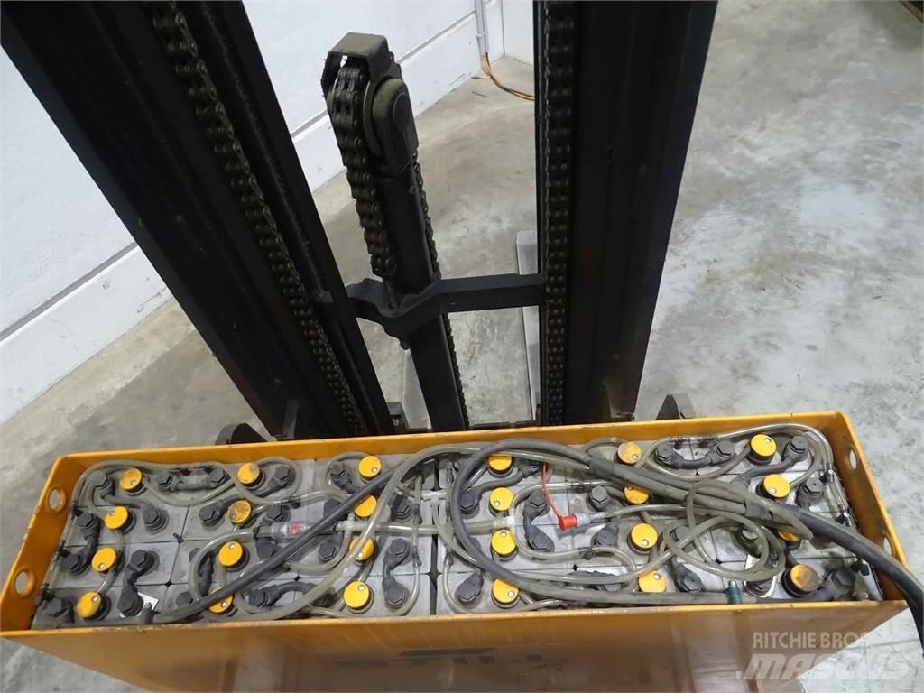 Still FM-X12 Reach truck - depo içi istif araçları