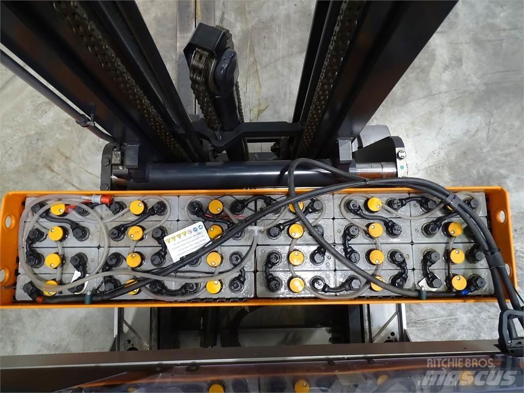 Still FM-X12 Reach truck - depo içi istif araçları