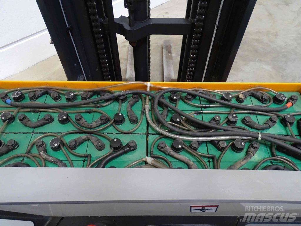 Still FM-X14 Reach truck - depo içi istif araçları