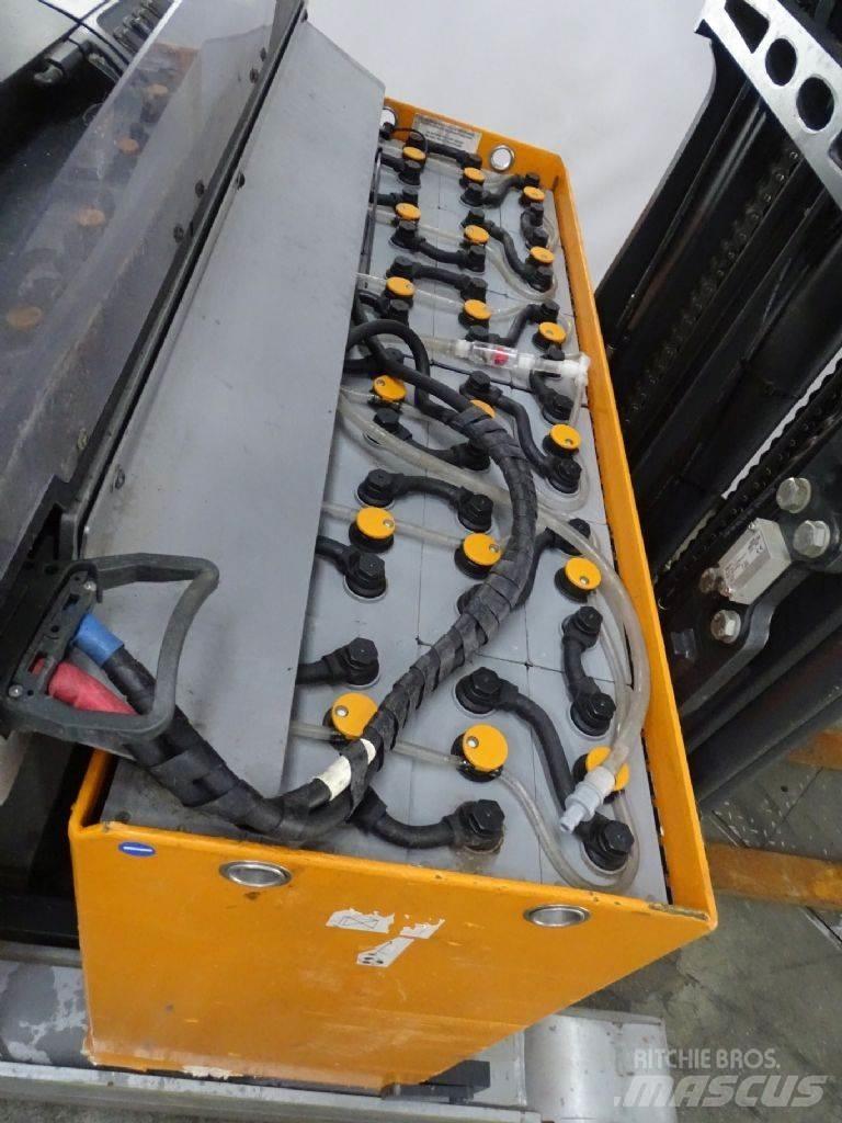 Still FM-X14 Reach truck - depo içi istif araçları