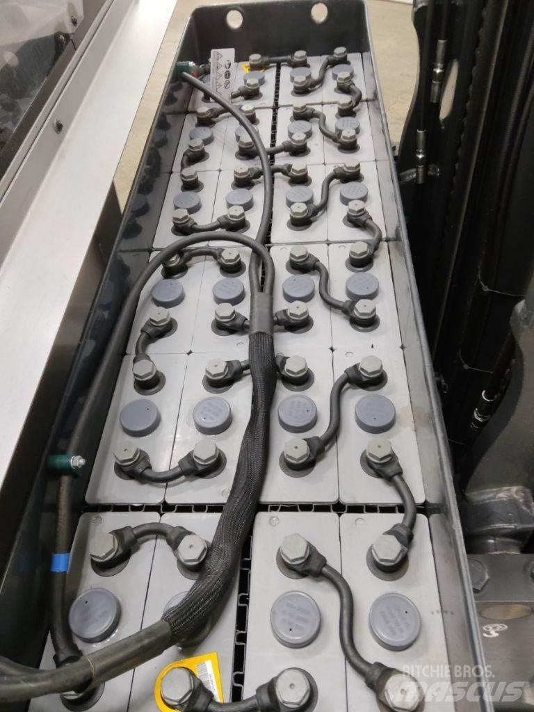 Still FM-X14 Reach truck - depo içi istif araçları