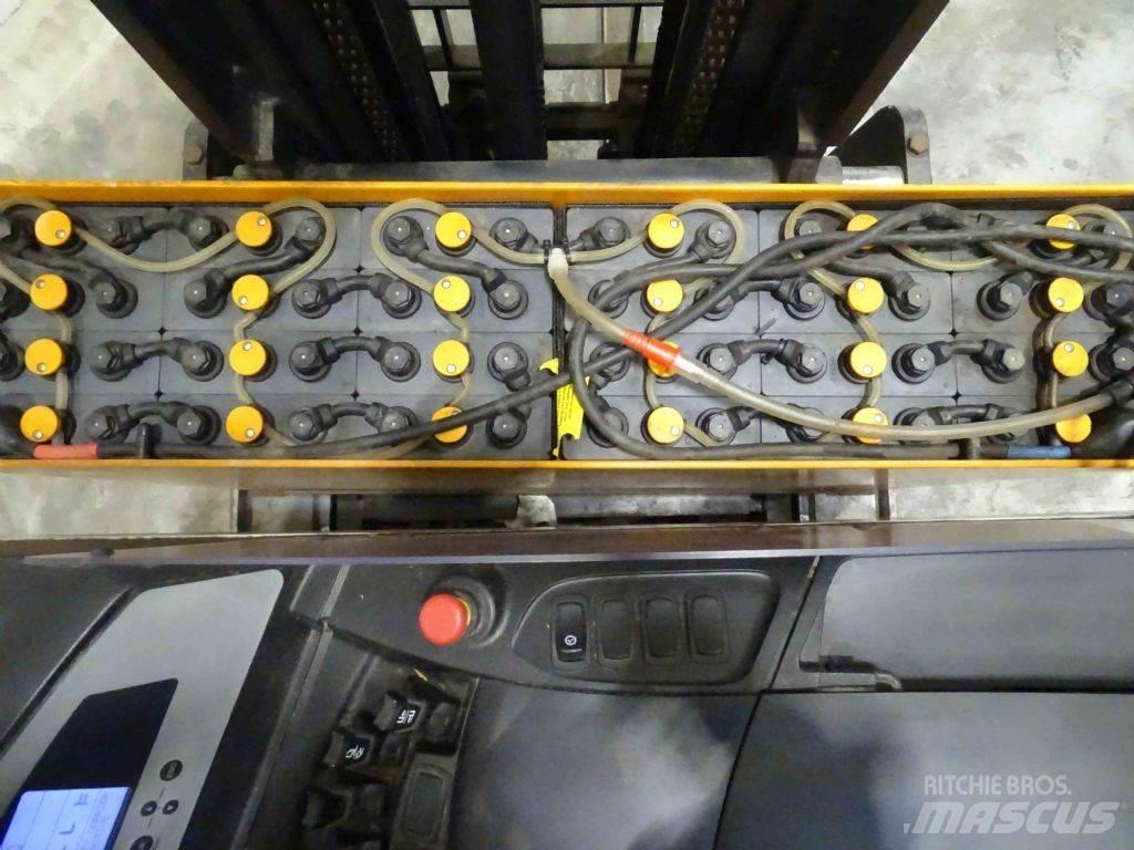 Still FM-X14 Reach truck - depo içi istif araçları