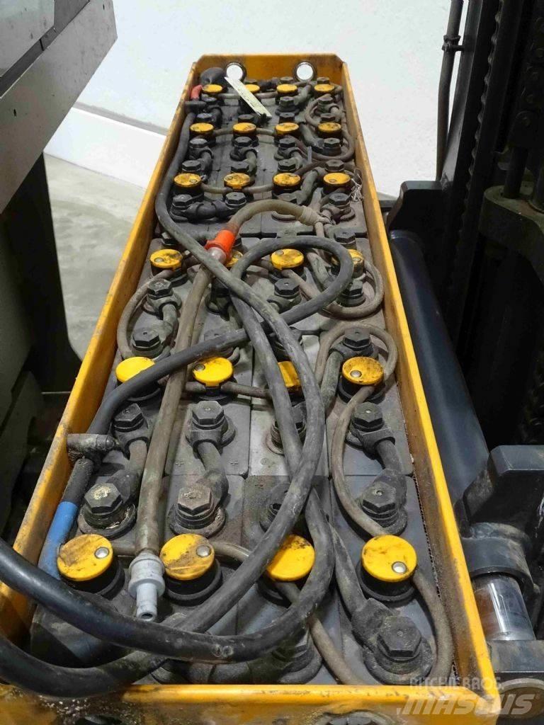 Still FM-X14 Reach truck - depo içi istif araçları