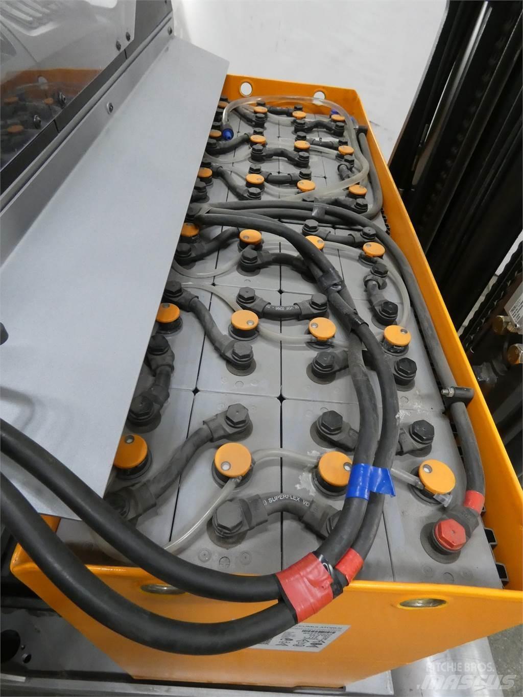 Still FM-X14 Reach truck - depo içi istif araçları