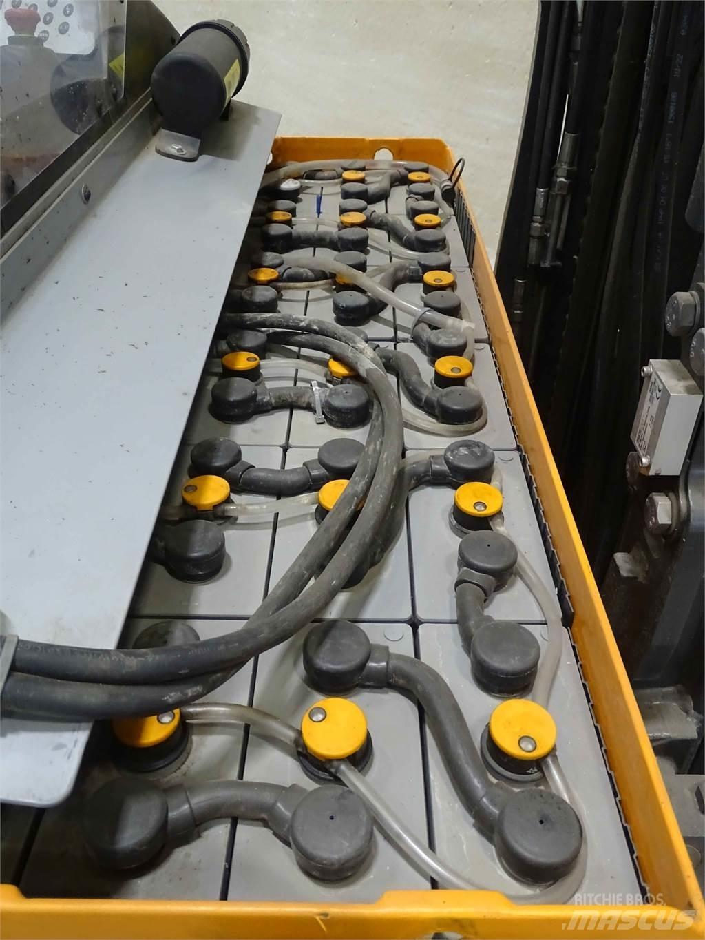 Still FM-X14 Reach truck - depo içi istif araçları