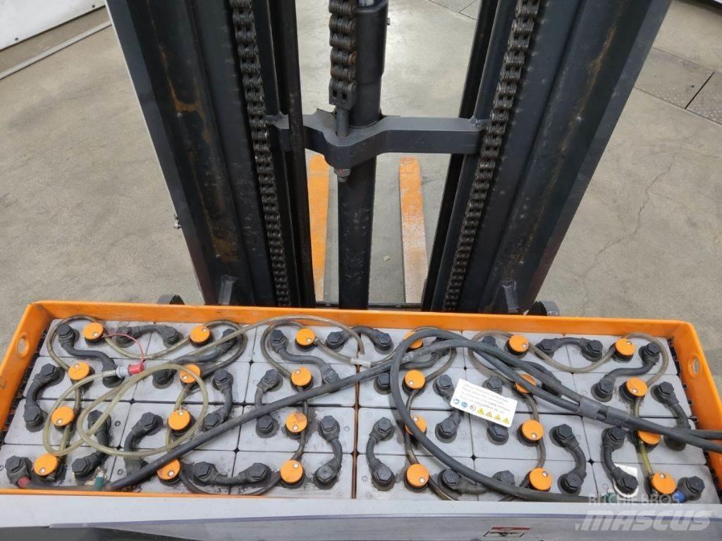 Still FM-X14 Reach truck - depo içi istif araçları