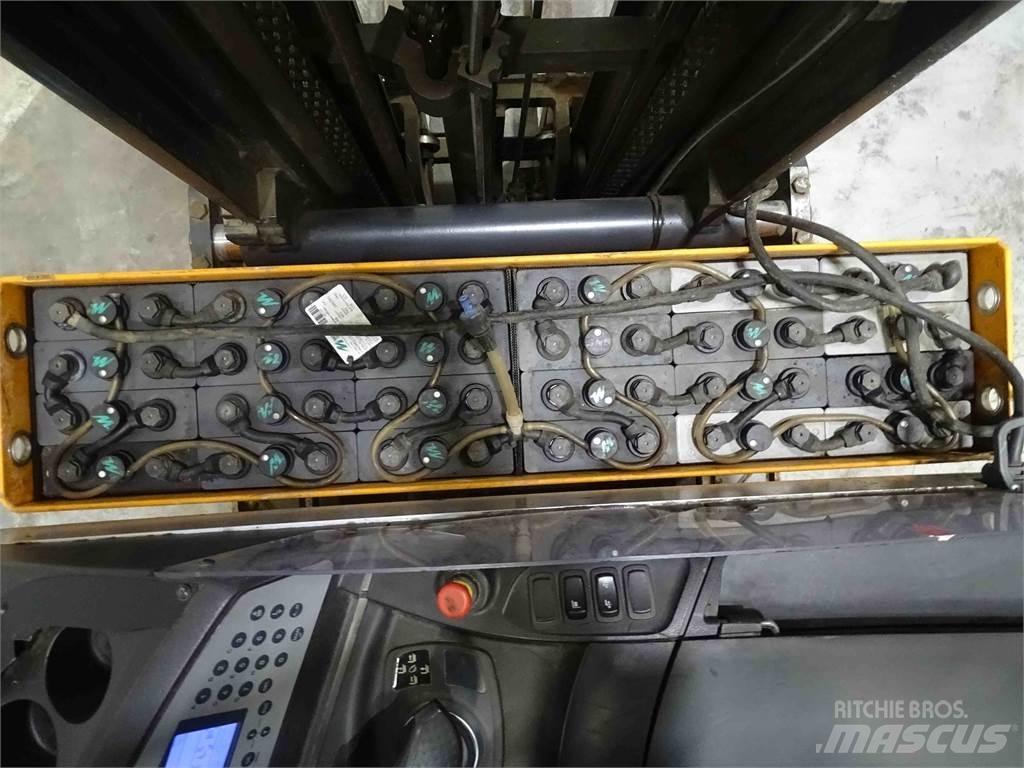 Still FM-X14 Reach truck - depo içi istif araçları