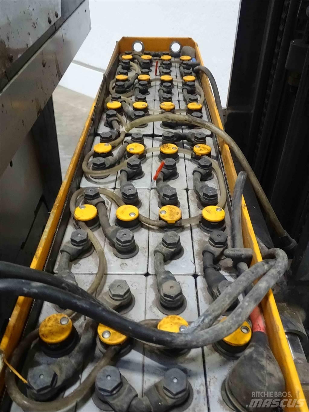 Still FM-X14 Reach truck - depo içi istif araçları