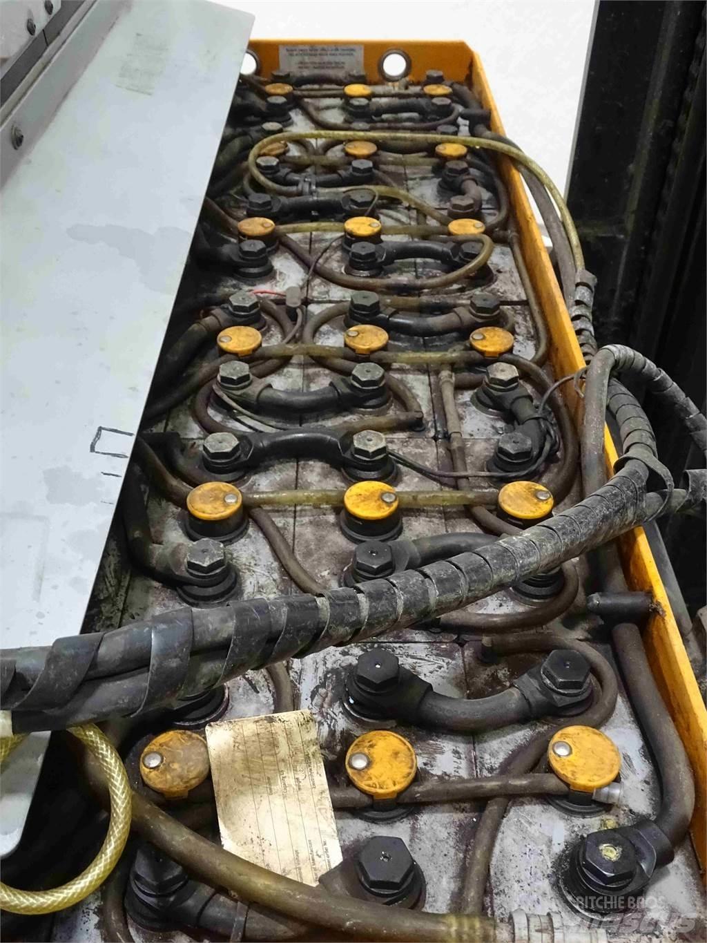 Still FM-X14 Reach truck - depo içi istif araçları