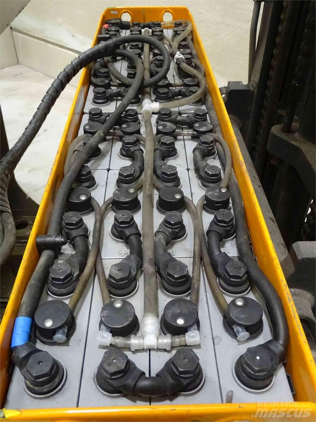 Still FM-X14 Reach truck - depo içi istif araçları