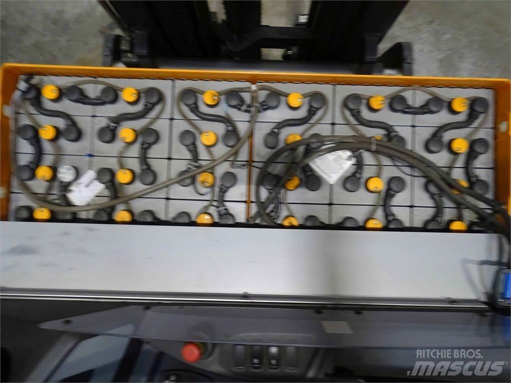 Still FM-X14 Reach truck - depo içi istif araçları