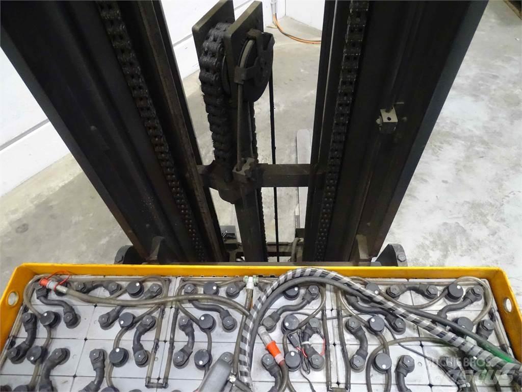 Still FM-X14 Reach truck - depo içi istif araçları