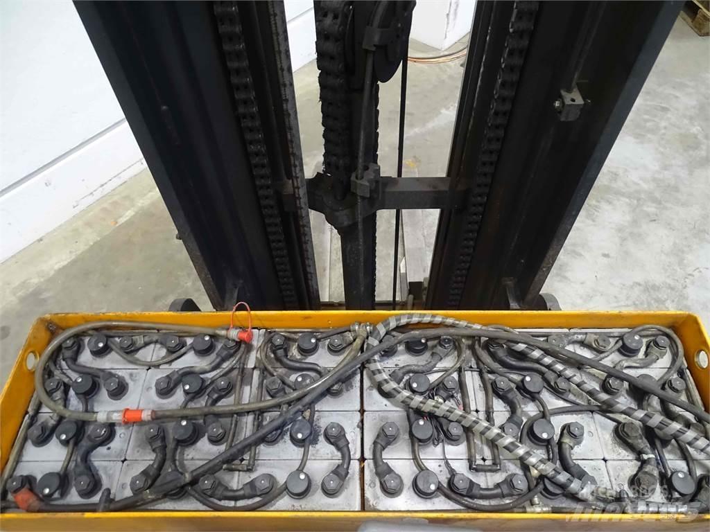 Still FM-X14 Reach truck - depo içi istif araçları