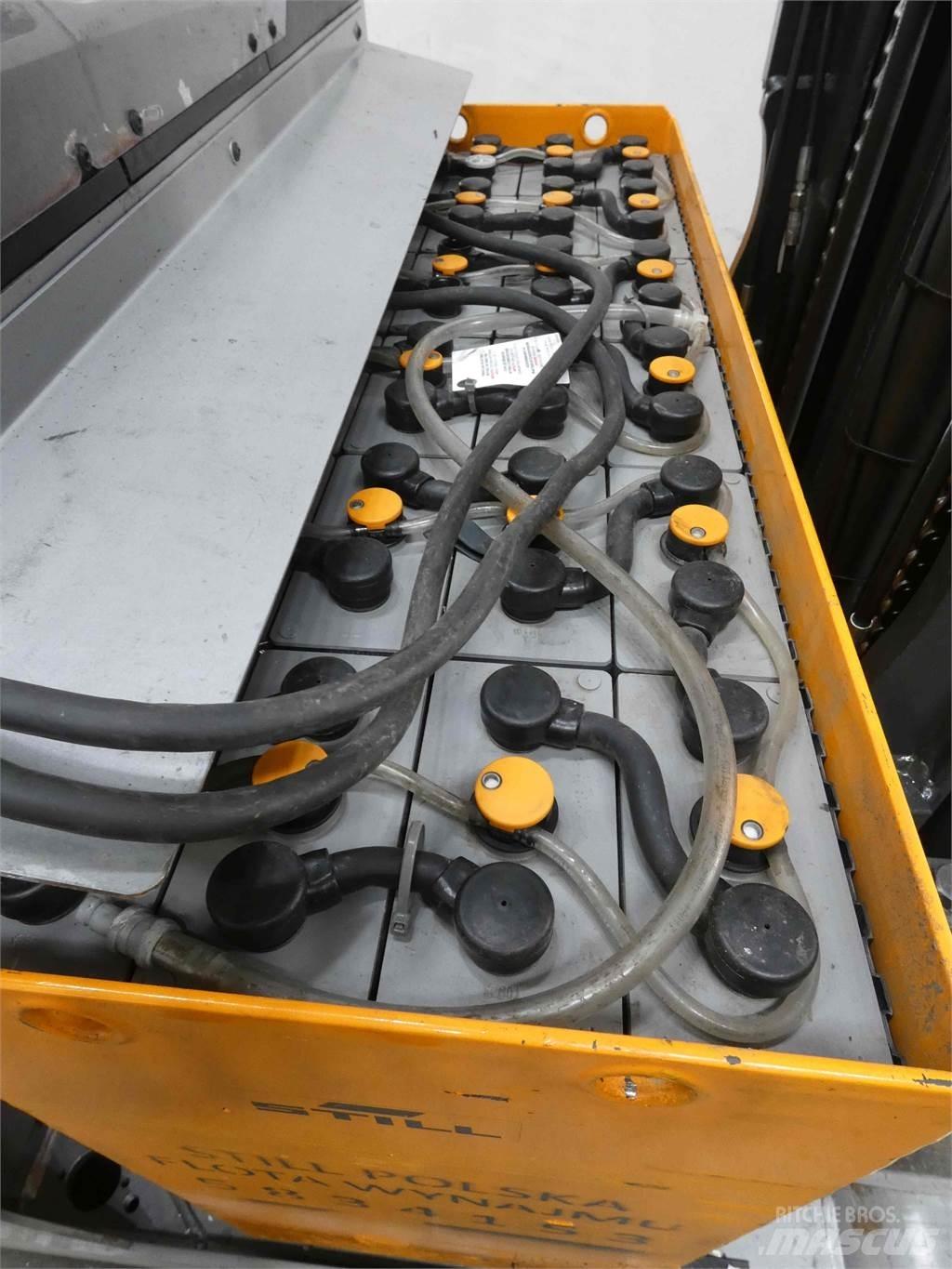 Still FM-X14 Reach truck - depo içi istif araçları