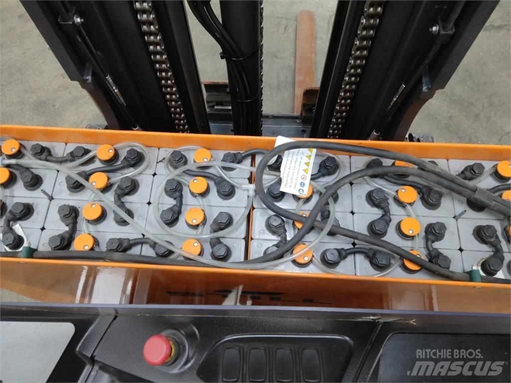 Still FM-X14 Reach truck - depo içi istif araçları