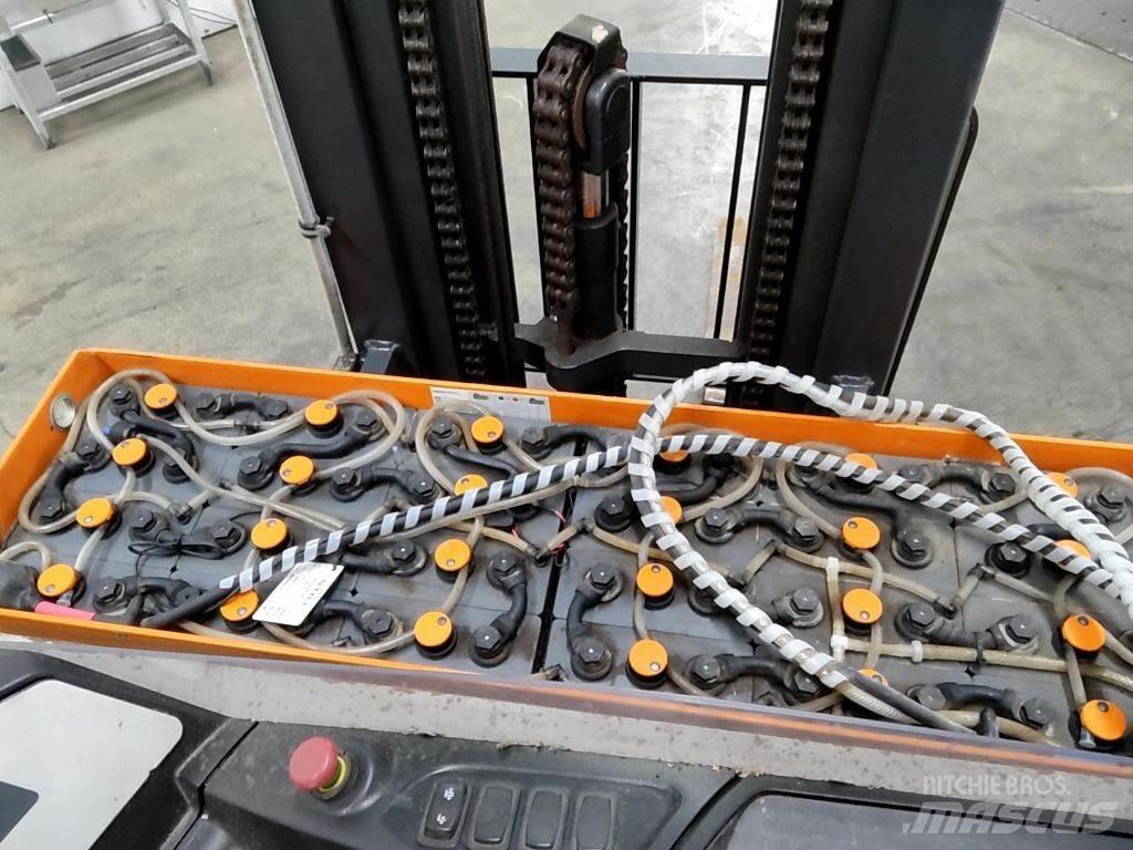 Still FM-X17 Reach truck - depo içi istif araçları