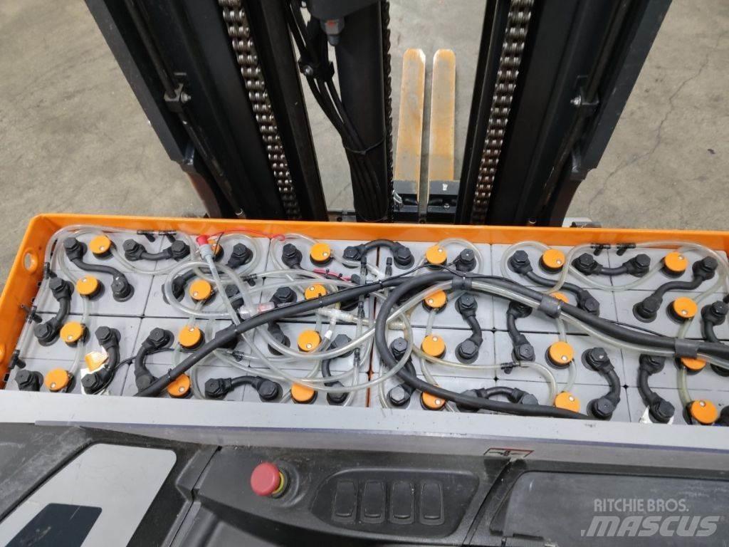 Still FM-X17 Reach truck - depo içi istif araçları