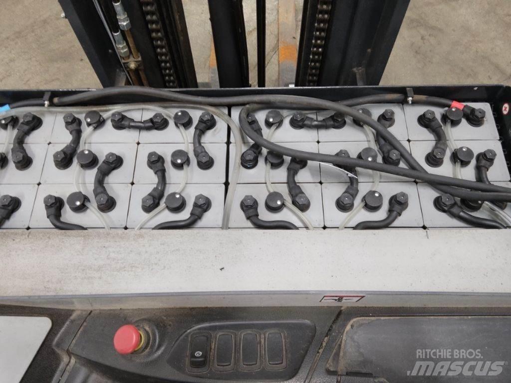 Still FM-X17 Reach truck - depo içi istif araçları