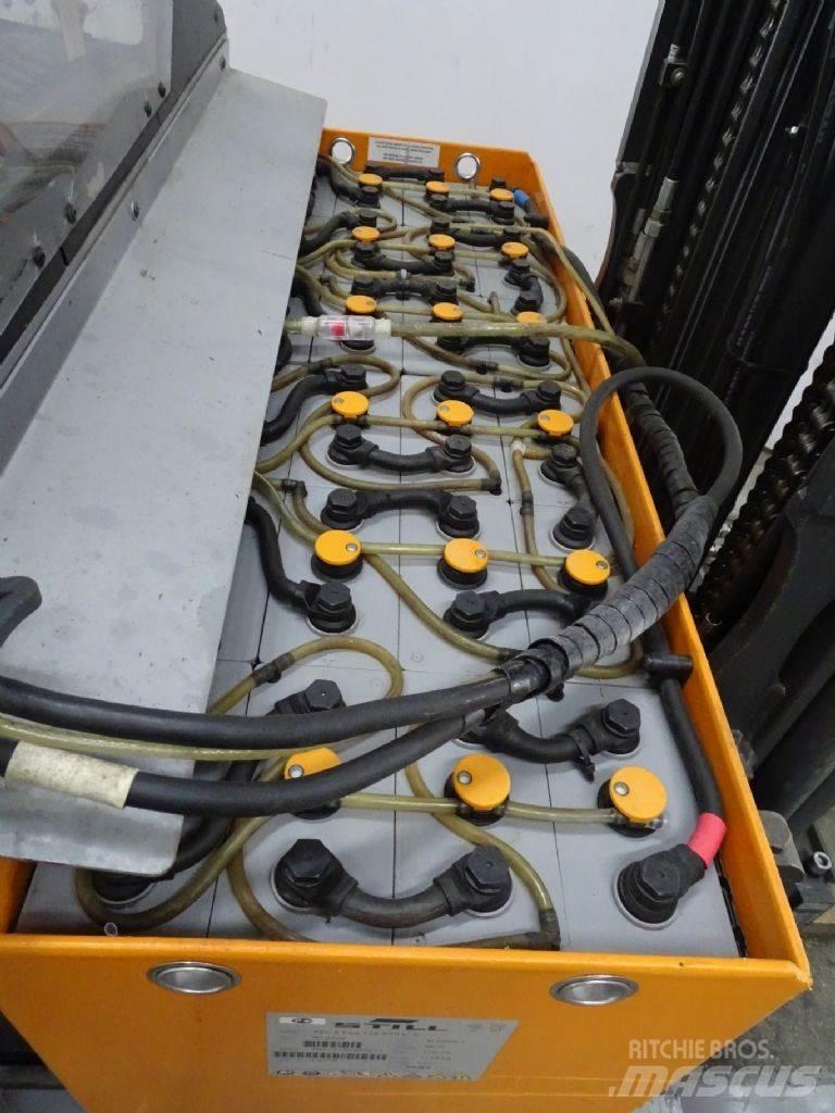 Still FM-X17 Reach truck - depo içi istif araçları