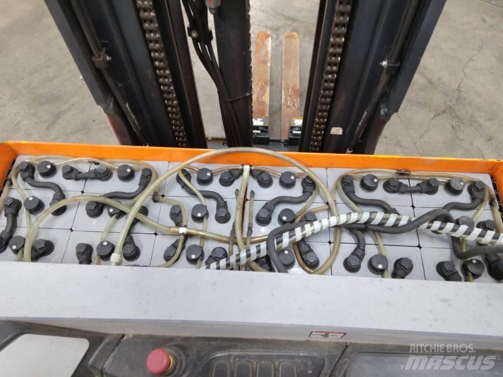Still FM-X17 Reach truck - depo içi istif araçları