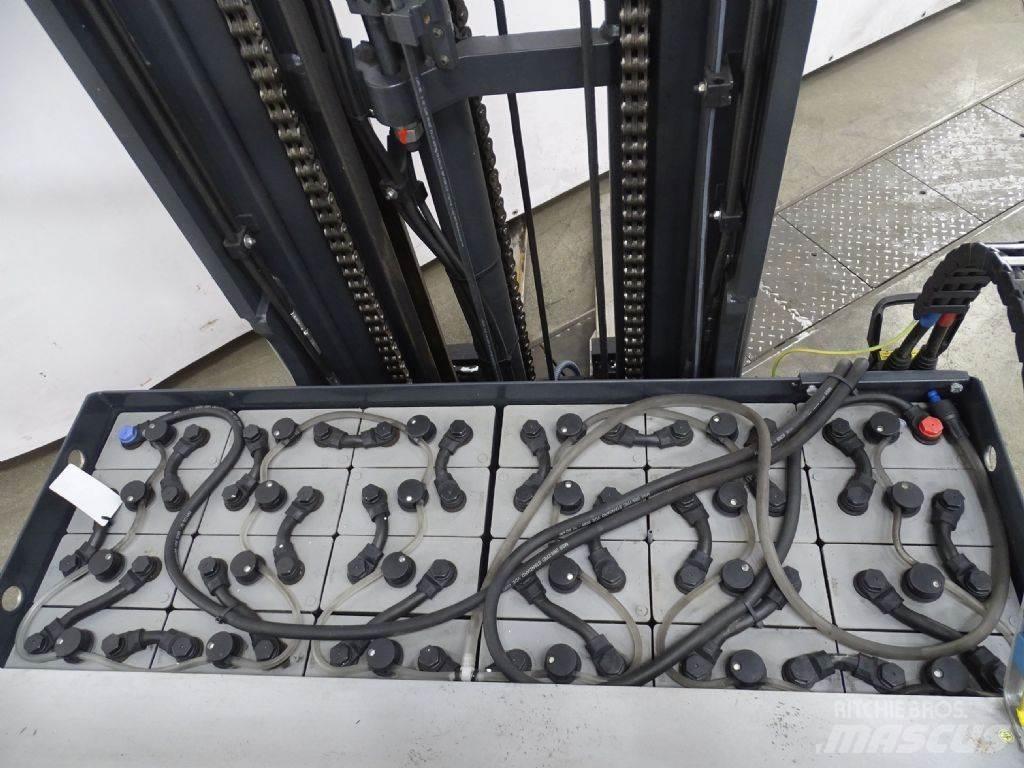 Still FM-X17 Reach truck - depo içi istif araçları
