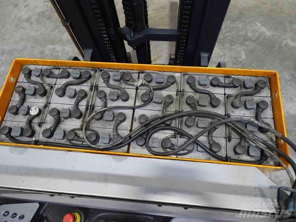 Still FM-X17 Reach truck - depo içi istif araçları