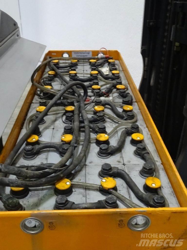 Still FM-X17 Reach truck - depo içi istif araçları
