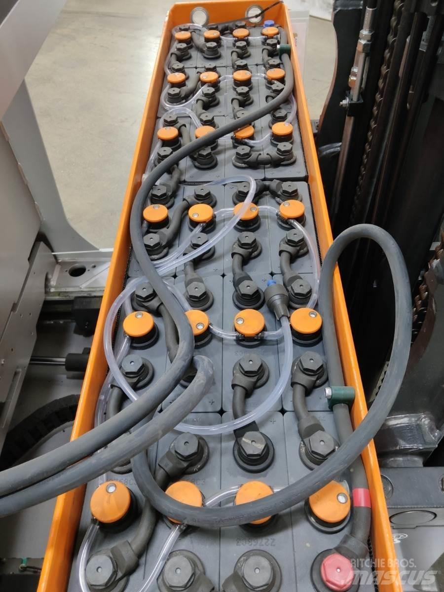 Still FM-X17 Reach truck - depo içi istif araçları