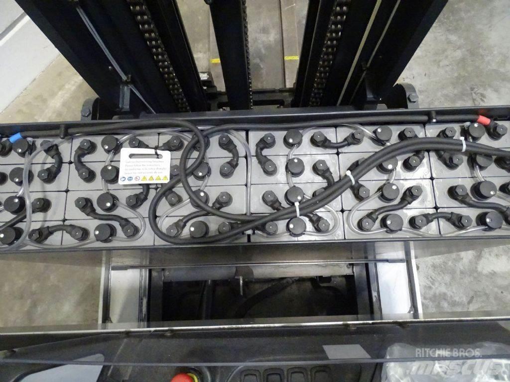 Still FM-X17 Reach truck - depo içi istif araçları