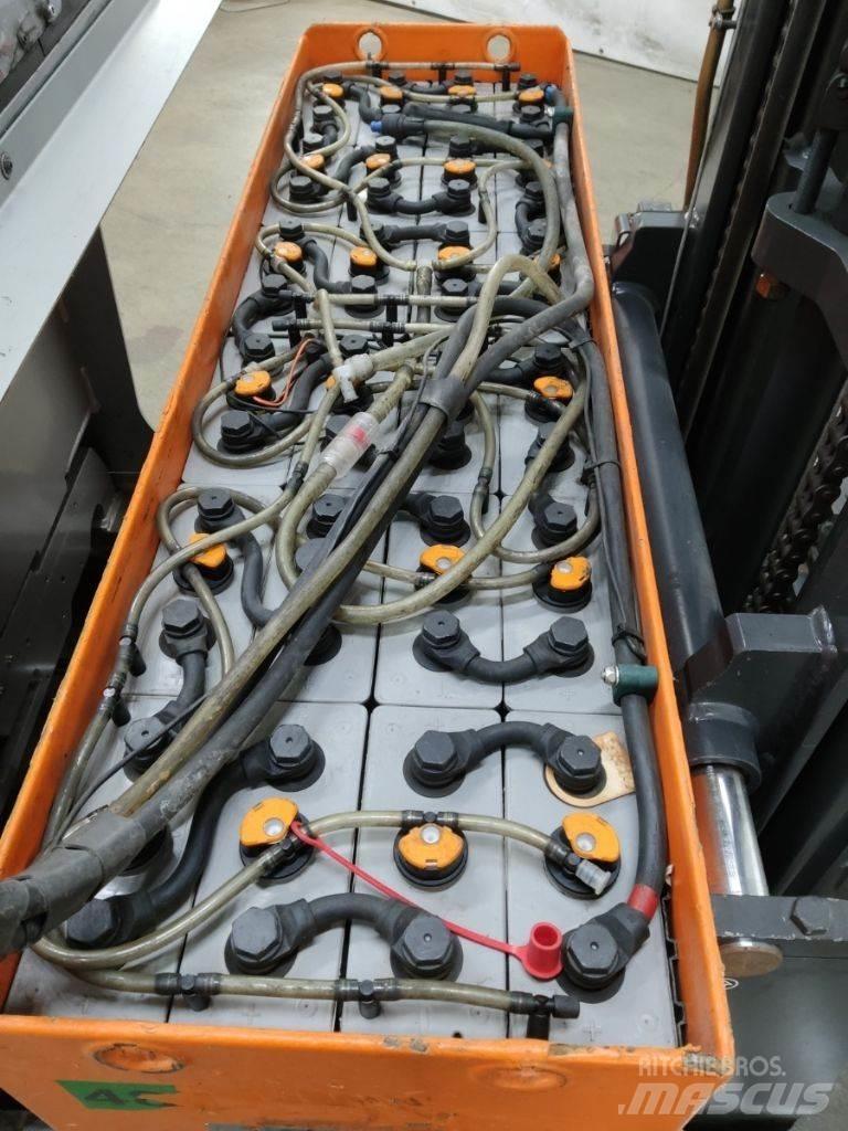 Still FM-X17 Reach truck - depo içi istif araçları