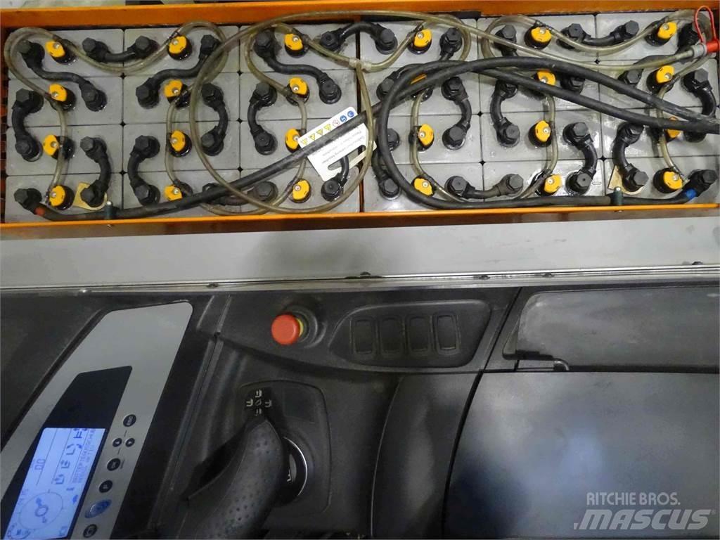 Still FM-X17 Reach truck - depo içi istif araçları