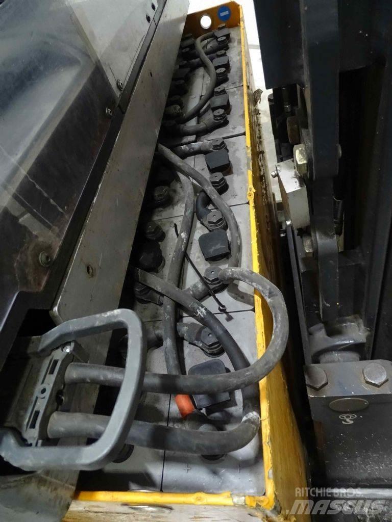 Still FM-X17 Reach truck - depo içi istif araçları