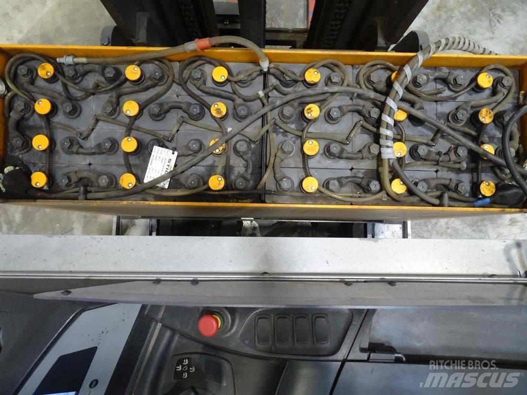 Still FM-X17 Reach truck - depo içi istif araçları