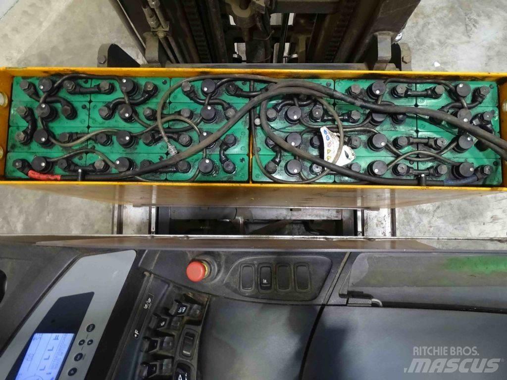 Still FM-X17 Reach truck - depo içi istif araçları