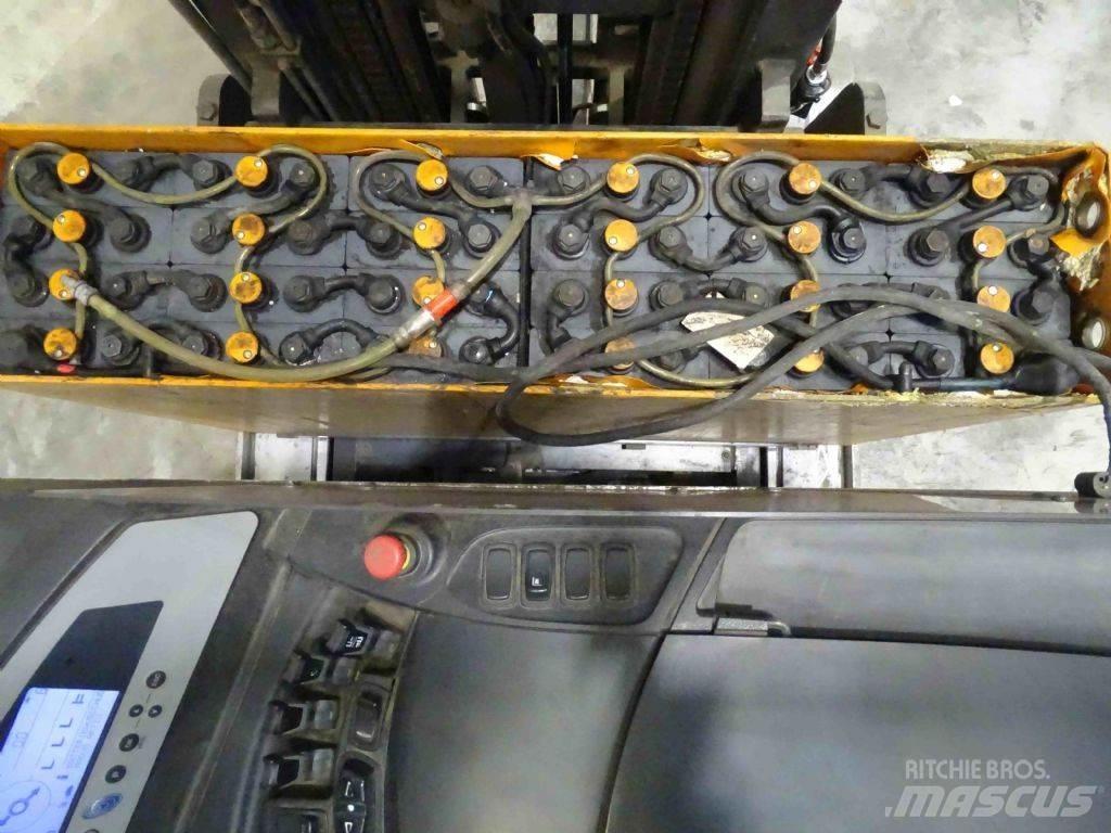 Still FM-X17 Reach truck - depo içi istif araçları