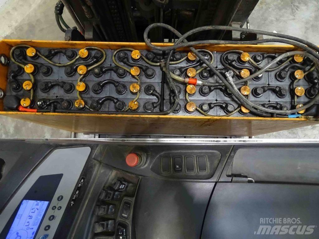Still FM-X17 Reach truck - depo içi istif araçları