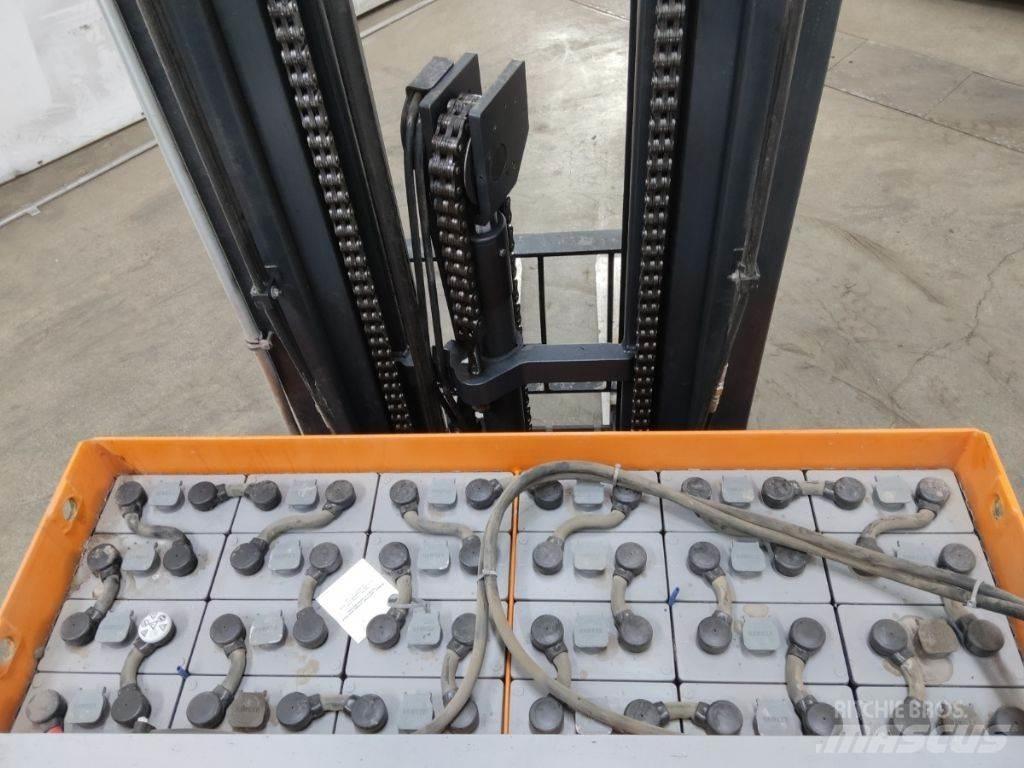 Still FM-X17 Reach truck - depo içi istif araçları