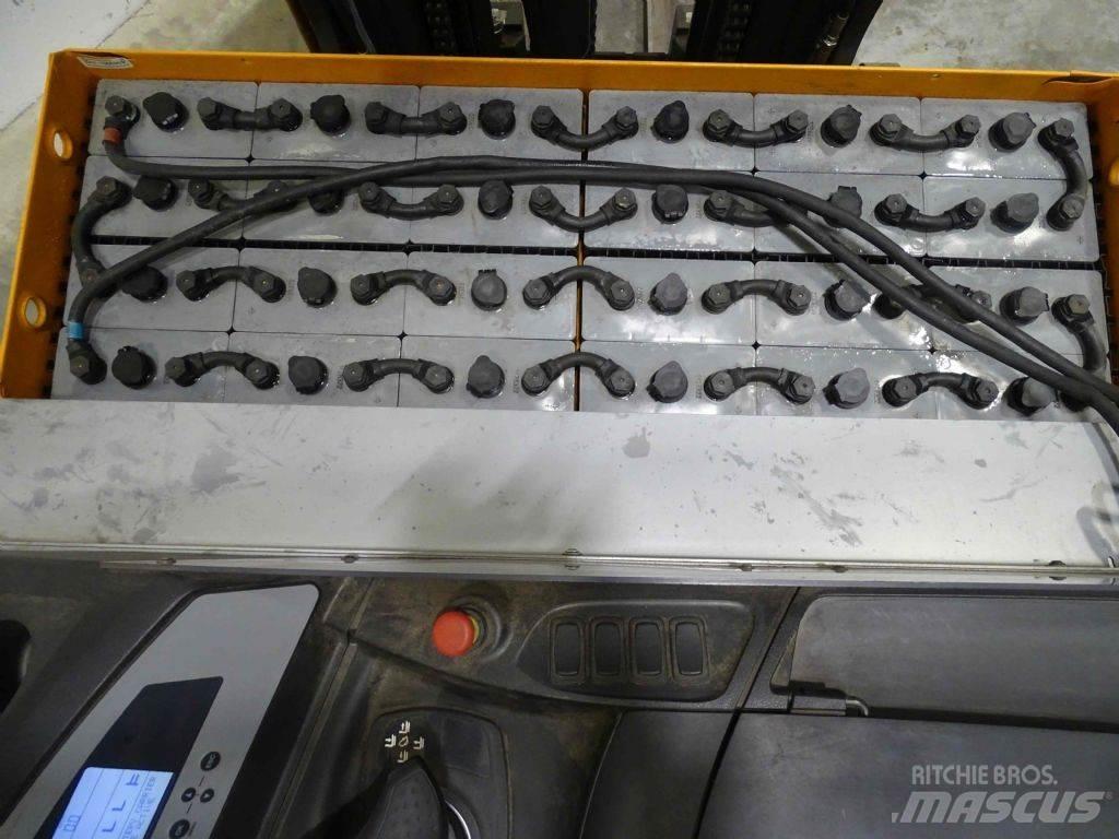 Still FM-X17 Reach truck - depo içi istif araçları